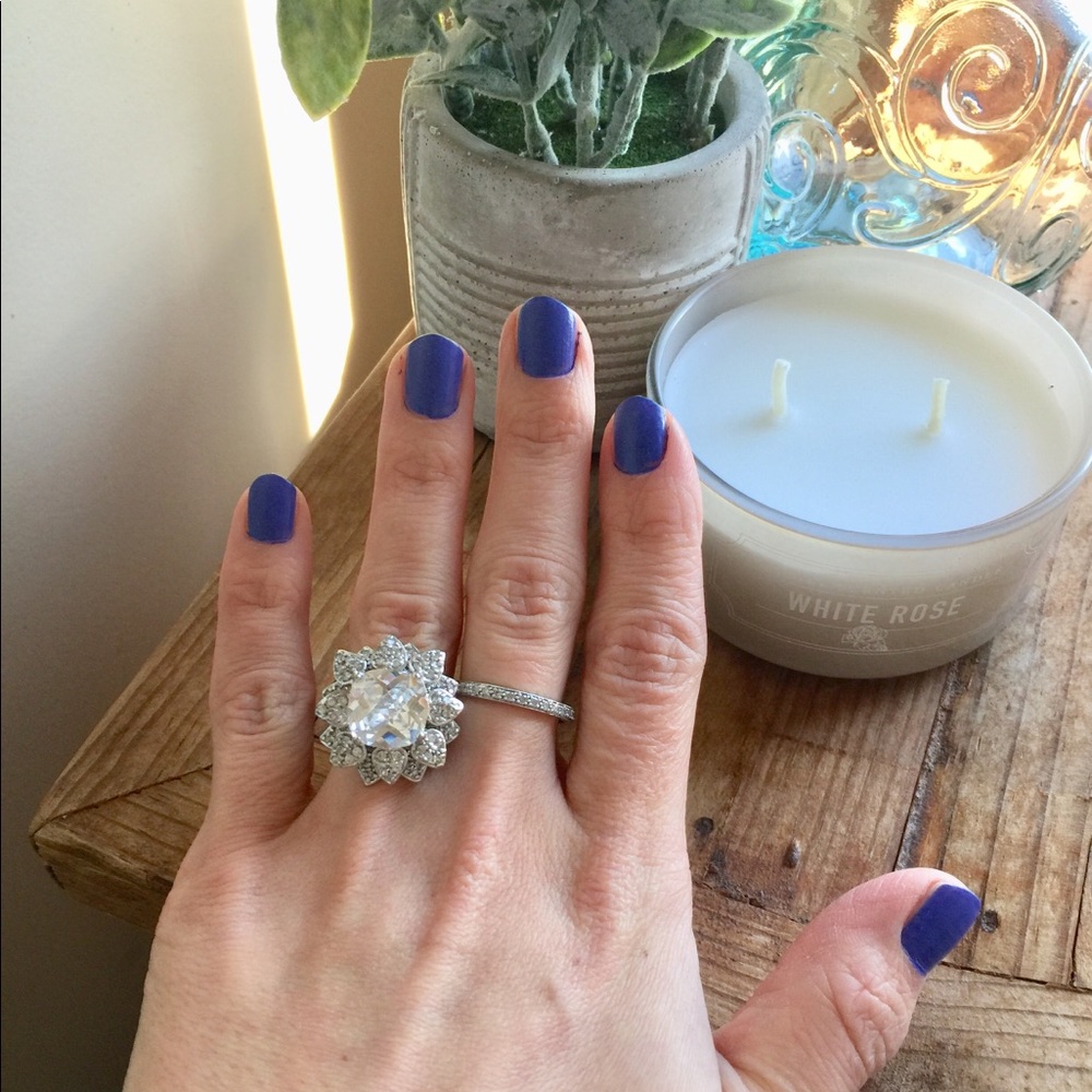 Sterling silver CZ flower ring - Picture 5 of 8